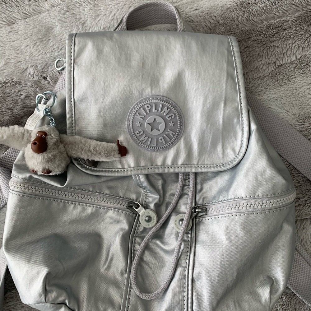 NWOT Metallic Kipling backpack 🎒